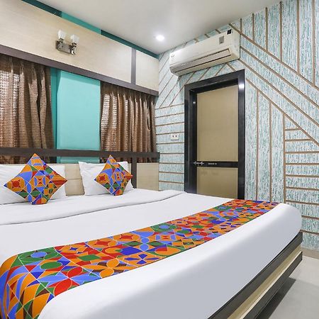Hotel Merit Surat Exterior photo