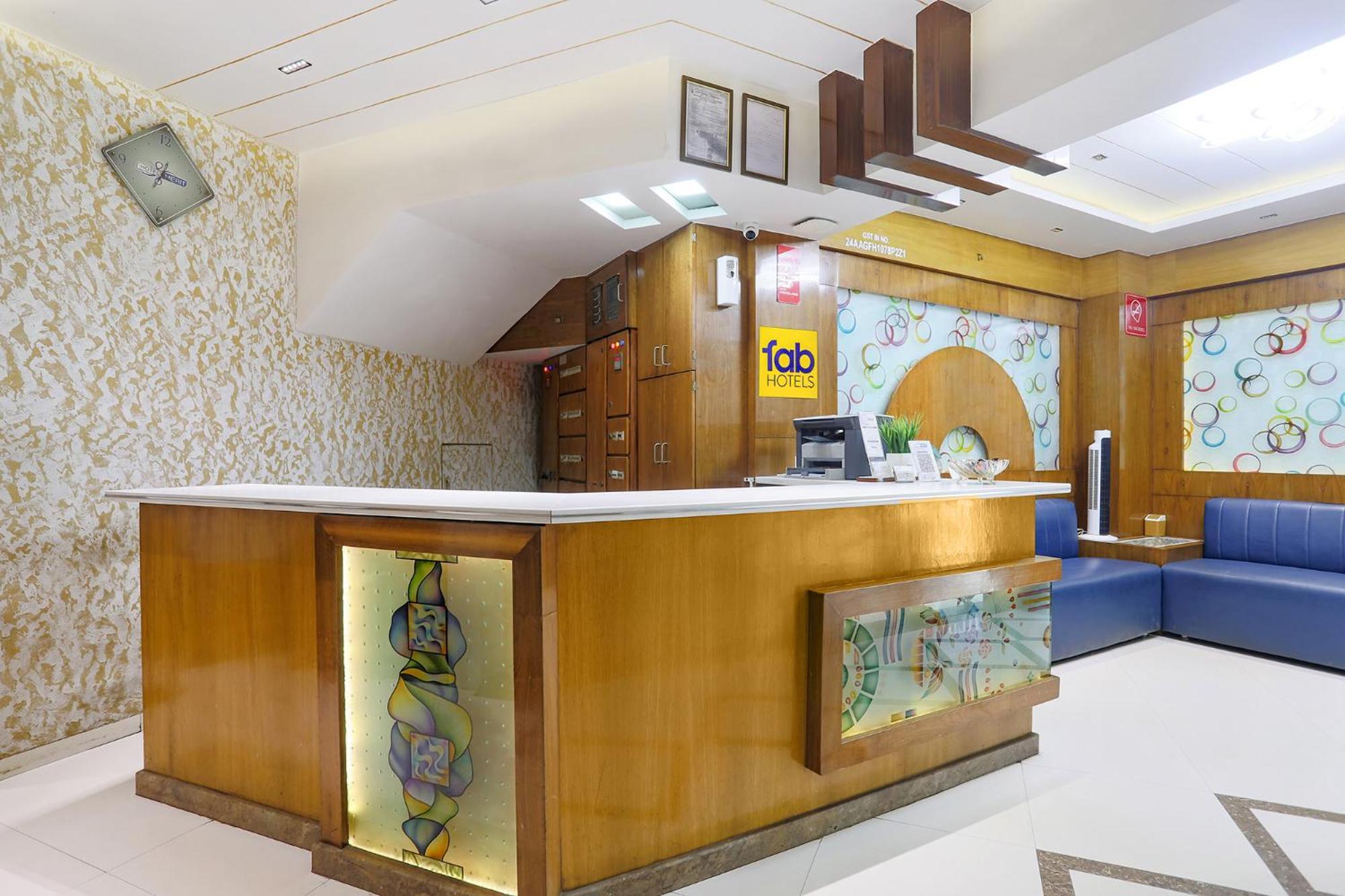 Hotel Merit Surat Exterior photo